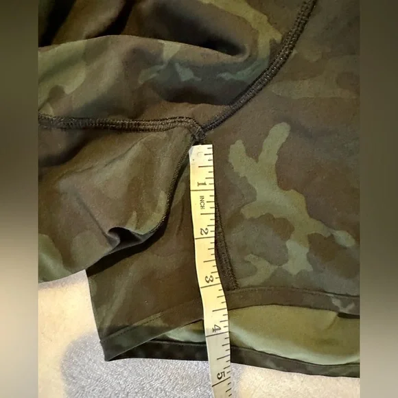 Lululemon- women’s size 10 - camo track that 3.5 inch short - Picture 6 of 8